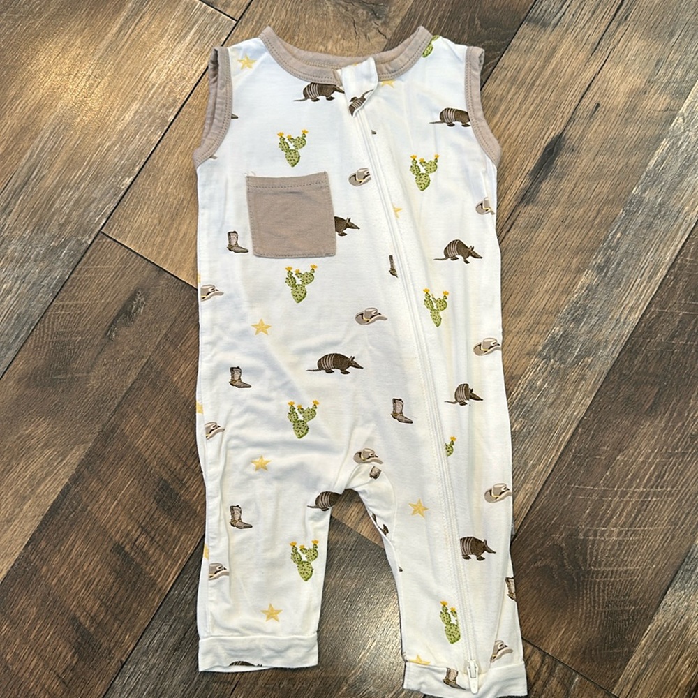 Kyte baby sleeveless zippered romper 6-12 months